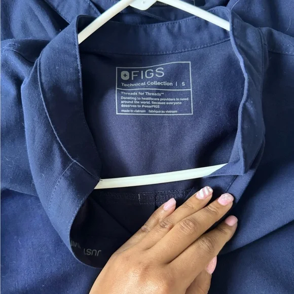 Figs Women's Navy Top - Picture 3 of 4